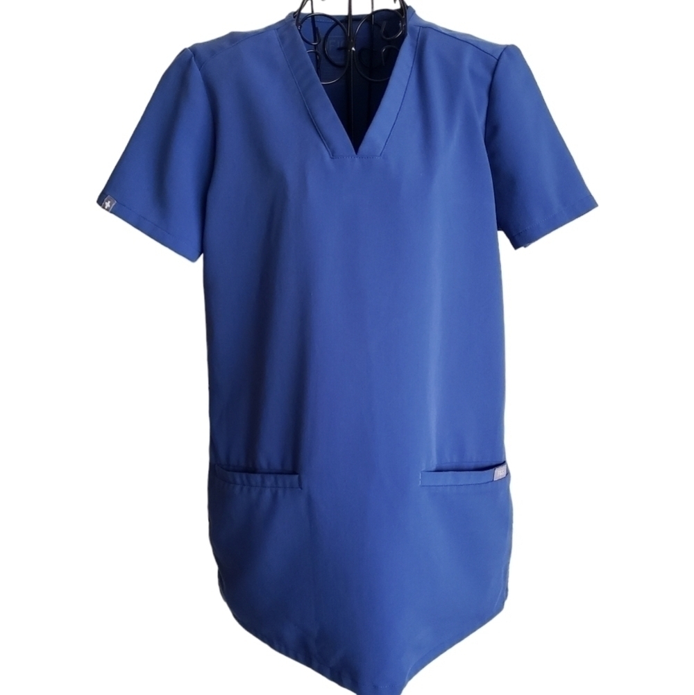🔥FIGS Casma™ Three-Pocket Scrub Top, Blue, Size XXS